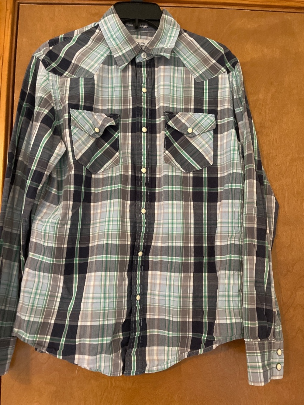 Men’s American Eagle plaid pearl snap button down size medium